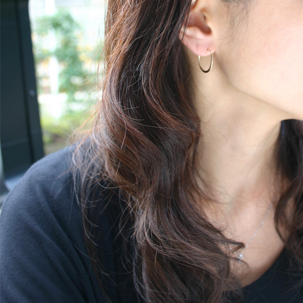 【再入荷】 MELISSA JOY MANNING/medium half round hoops